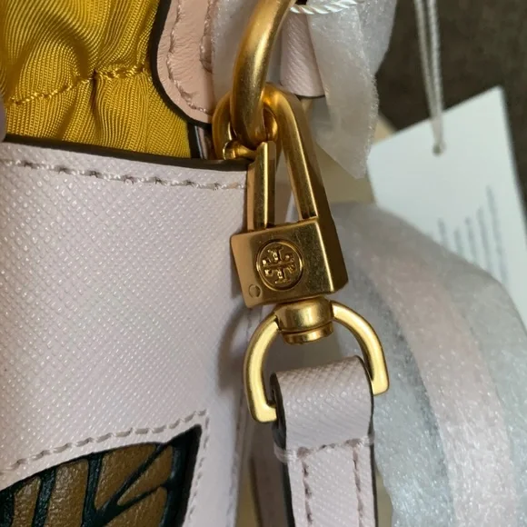 SOLD⛔️Authentic TORY BURCH Leather flower appliqués drawstring optional Crosb - Picture 6 of 15